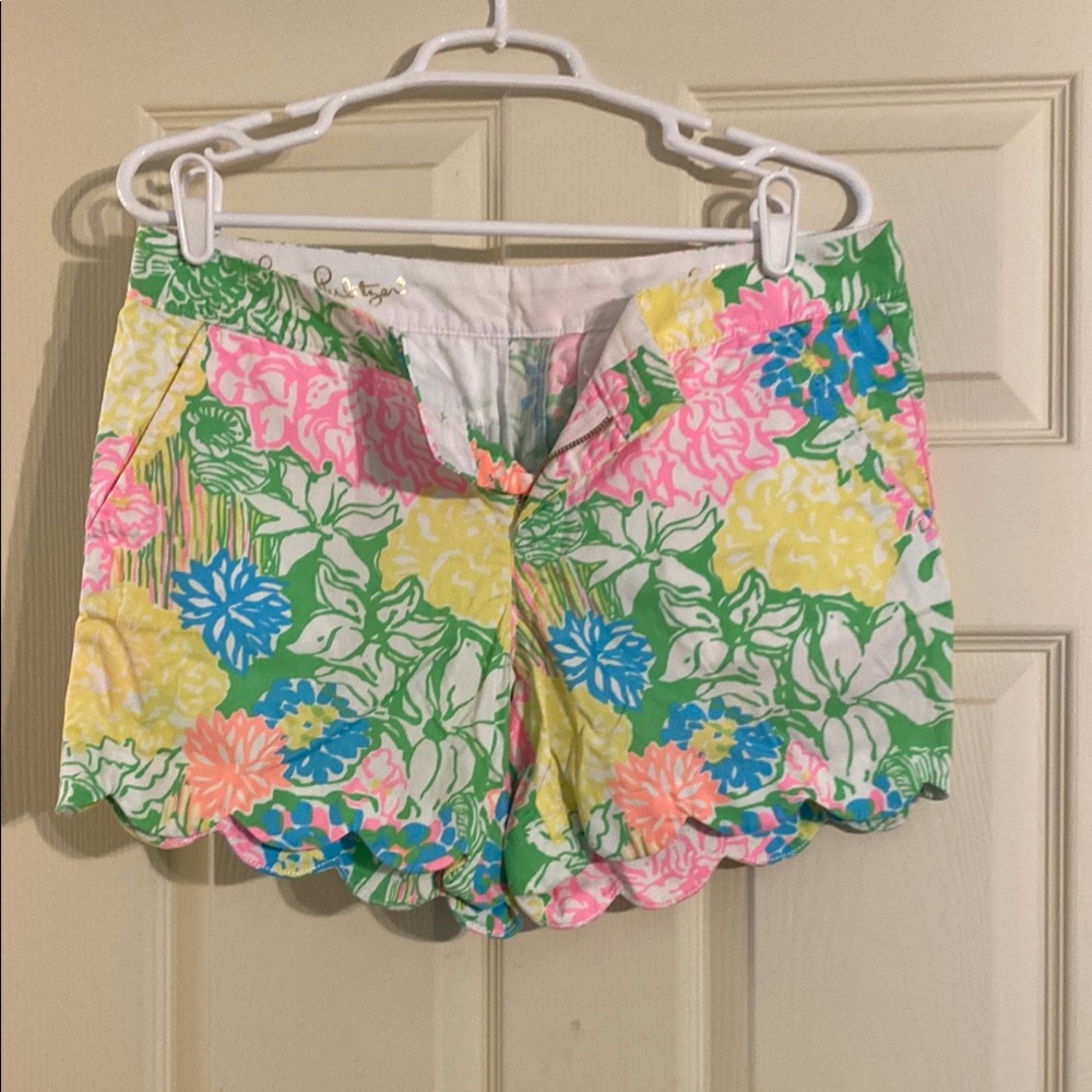 Scalloped edge shorts